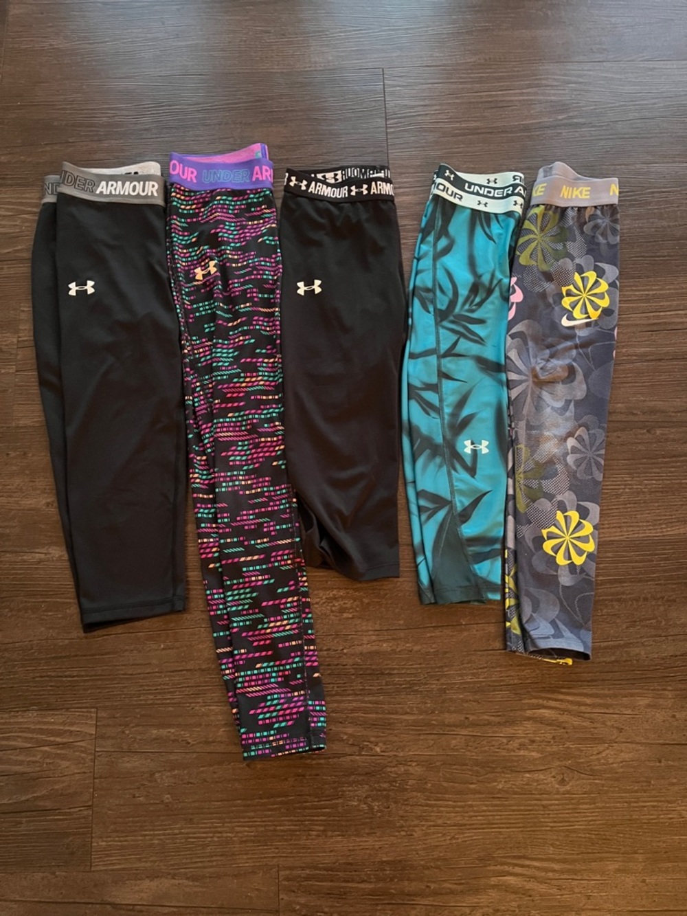 Under Armour Girls' Black Athletic Capri Leggings Bundle